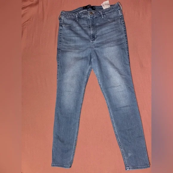 Hollister Women's Light Blue Ultra High Skinny Jeans
Advanced Stretch. - Picture 7 of 10